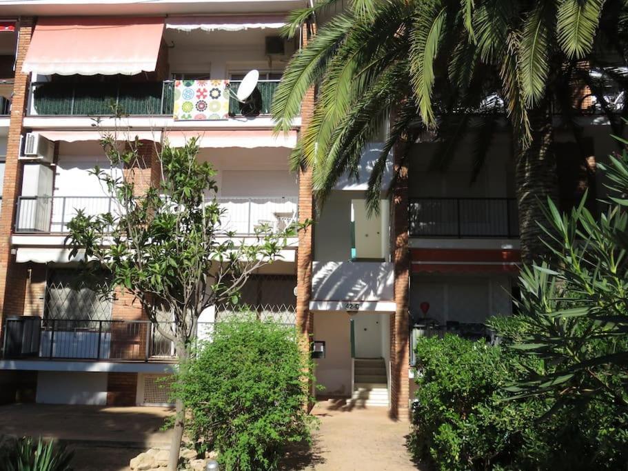 Coqueto Alojamiento Con Banera De Hidromasaje Tarragona Exterior foto